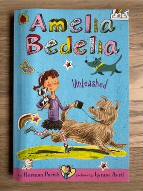 Amelia Bedelia Unleashed - Children's Picture Book (Blue Cover)